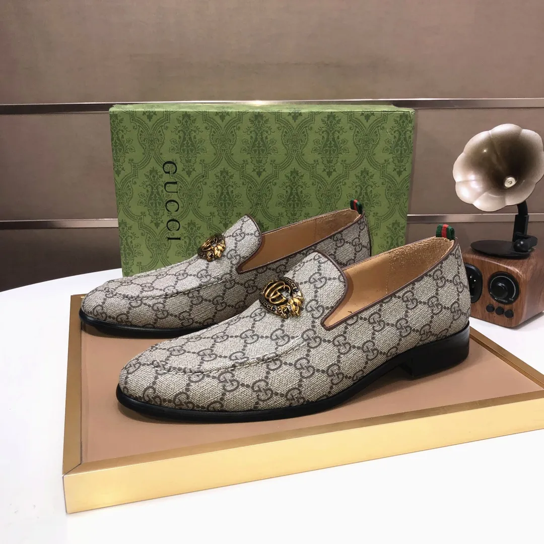 Men's shoes💰500💰Italy's top luxury men's shoe giant (GUCCI) (Gucci) (full cowhide lining) new arrival🍃Original European style🔰 Pleasant to the eye😍In order to make the shoes more durable and non-deformable🌀The production continues to follow traditional methods but there is still no lack of innovation💪Choose original sheepskin for the leather♻️ Smooth and natural And extra bright ⭐Made of imported cowhide, the first choice of rich people 38-45 (45 customized)